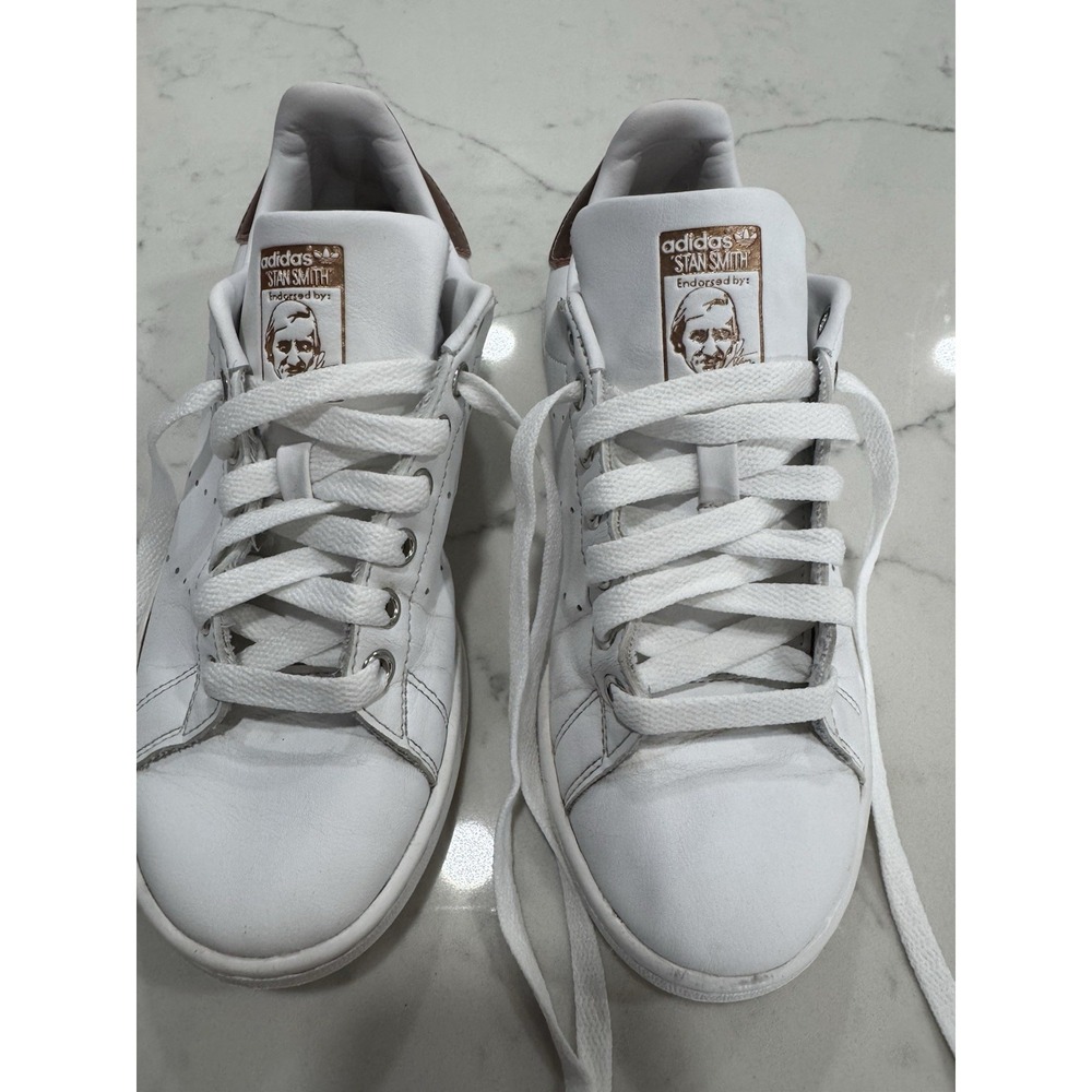 Women's Stan Smith Adidias Tennis Shoes 7.5 White/gold Beautiful Condition Clean